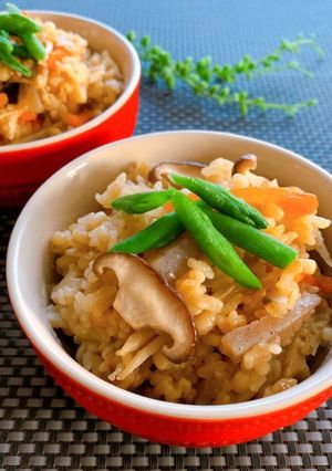 炊飯器で簡単★もち麦入り鶏ごぼうご飯-レシピのメイン写真