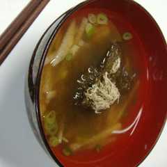 รูปของ 長芋ととろろ昆布のお吸い物