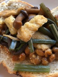 納豆と山菜のトースト-レシピのメイン写真