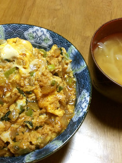 丼(玉ねぎ・鳥ひき肉・小松菜・鰻ダレ)-レシピのメイン写真