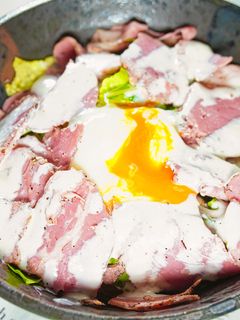 簡単!野菜たっぷりペッパービーフ丼-レシピのメイン写真