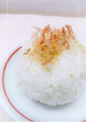 塩むすびに、パラっとおかか・七味。-レシピのメイン写真