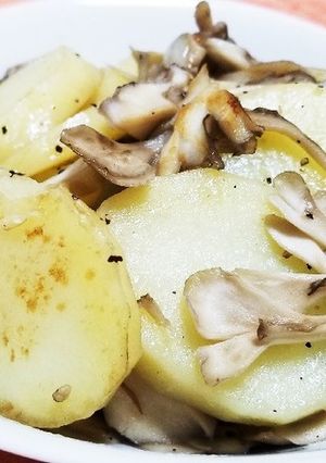 簡単♪新じゃが舞茸ガーリックバター炒め-レシピのメイン写真