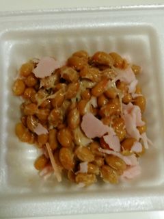 納豆にちょい足し(ロースハム編)-レシピのメイン写真