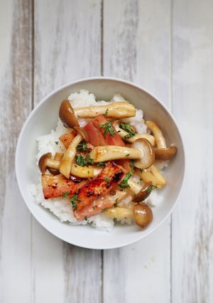 ベーコンとしめじのオイスターソース丼-レシピのメイン写真