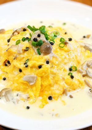 きのこクリームソースのふんわりオムライス-レシピのメイン写真
