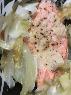 玉ねぎ、長ネギと鮭の塩麹蒸焼き-レシピのメイン写真
