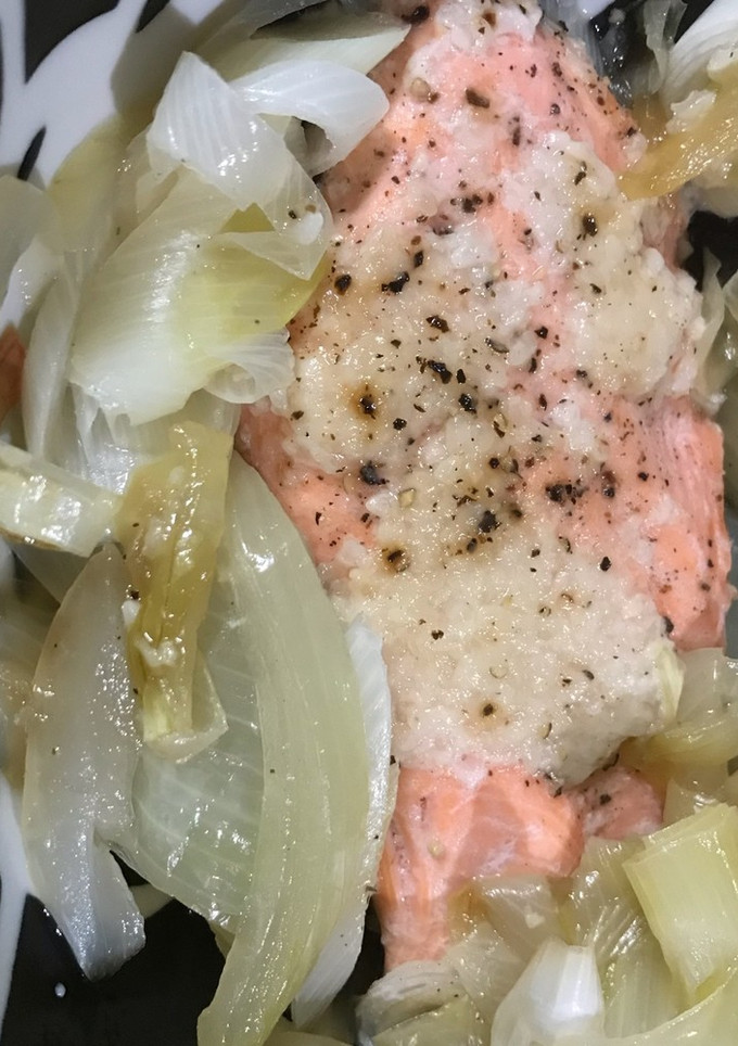 玉ねぎ、長ネギと鮭の塩麹蒸焼き-レシピのメイン写真