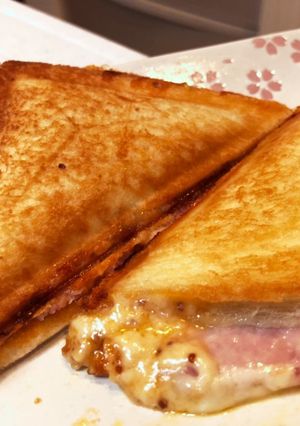 ホットサンドメーカーでピザ風ハムチーズ☆-レシピのメイン写真