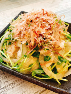 さっぱり☆新玉ねぎと豆苗の和風サラダ-レシピのメイン写真