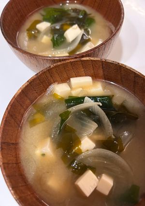 わかめと豆腐と玉ねぎ味噌汁 具沢山-レシピのメイン写真