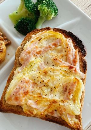 パン屋さんの味！おかずオニオントースト-レシピのメイン写真