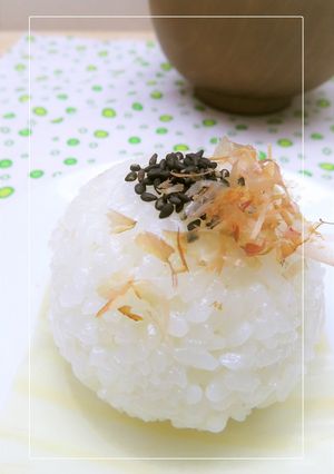 塩むすびに、パラっと煎りごま・おかか-レシピのメイン写真