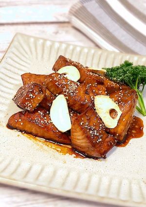お刺身の残りで♬マグロのガーリックソテー-レシピのメイン写真