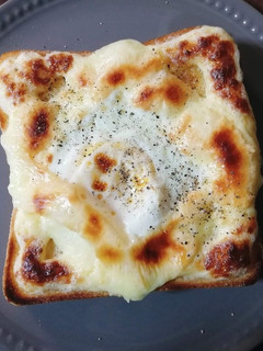待てない!今すぐ目玉焼きトースト*・-レシピのメイン写真
