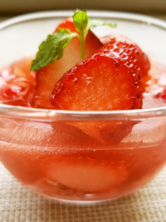 いちごの寒天ゼリー葛いり-レシピのメイン写真