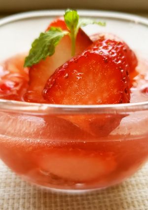 いちごの寒天ゼリー葛いり-レシピのメイン写真