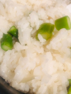 アスパラと新玉ねぎの炊き込みご飯-レシピのメイン写真