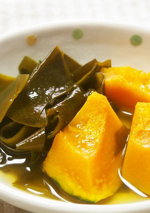 南瓜と生ワカメのさっと煮♪レンチンで時短-レシピのメイン写真