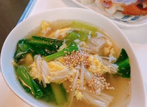 簡単！小松菜（水菜）とえのきの中華スープ-レシピのメイン写真