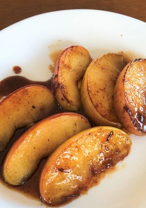 シナモンアップル～フライパンで焼きリンゴ-レシピのメイン写真