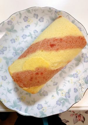 インスタ映えるねぇ、イチゴのロールケーキ-レシピのメイン写真