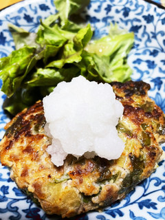 セロリの葉っぱと豚挽きバーグ-レシピのメイン写真