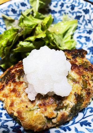 セロリの葉っぱと豚挽きバーグ-レシピのメイン写真
