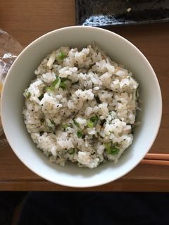 朝ごはんに!ゆかりとしらすの混ぜご飯-レシピのメイン写真