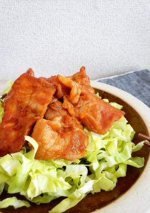たっぷり春キャベツとヤンニョムポーク-レシピのメイン写真