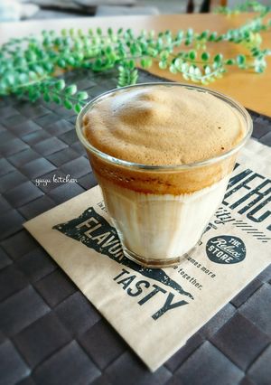瓶をフリフリ☆簡単ダルゴナコーヒー。-レシピのメイン写真