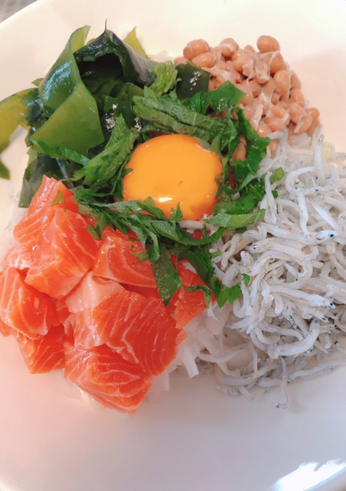 簡単！新玉ねぎたっぷり海鮮丼-レシピのメイン写真