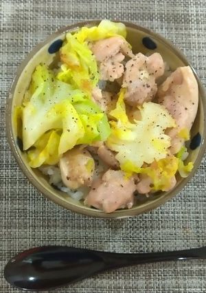超簡単！鶏もも肉とキャベツのマヨ炒め丼-レシピのメイン写真