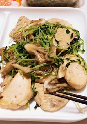 鶏ムネ肉と豆苗の炒めもの。-レシピのメイン写真