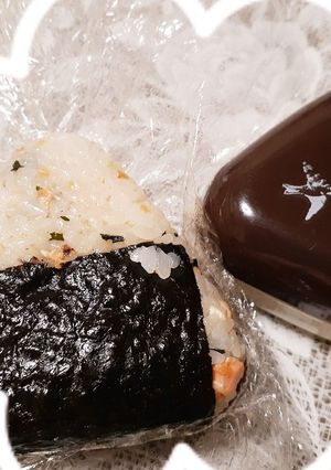 鮭わかおにぎり♪-レシピのメイン写真