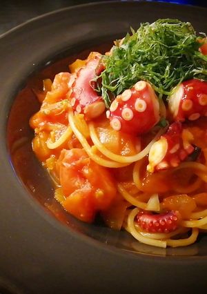 トマト好き必見！タコと大葉のトマトパスタ-レシピのメイン写真