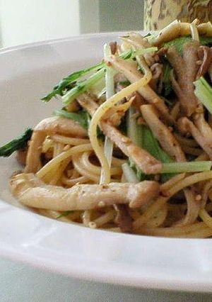 えりんぎと水菜のゴマダレパスタ-レシピのメイン写真
