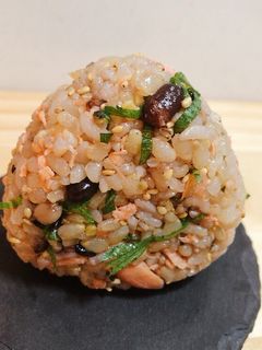 大葉としゃけ の玄米おにぎり♡-レシピのメイン写真