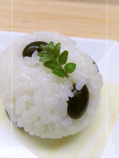 山椒香る❀黒豆入りのふっくら塩むすび-レシピのメイン写真