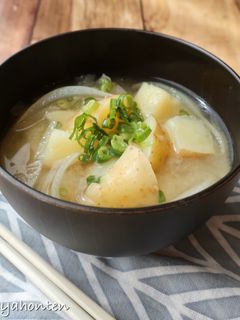新じゃがと玉ねぎの味噌汁-レシピのメイン写真