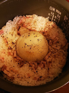 まるごと新玉ねぎの炊き込みご飯-レシピのメイン写真