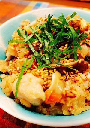 香ばしさが絶品！鶏肉と舞茸の炊き込みご飯-レシピのメイン写真