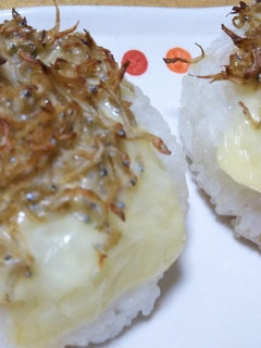 しらすとチーズの焼きおにぎり-レシピのメイン写真