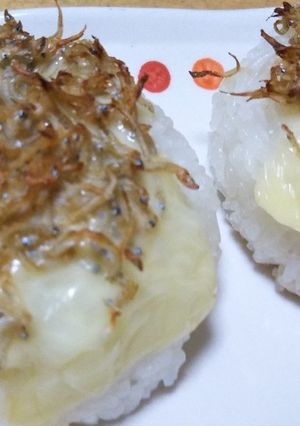 しらすとチーズの焼きおにぎり-レシピのメイン写真