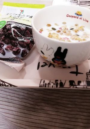 ホットミルク♡フルグラ〜追いレーズン♡-レシピのメイン写真