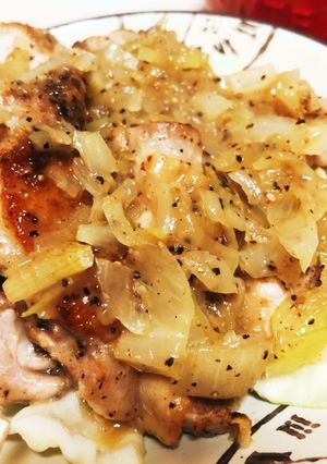鶏もも肉のたっぷり胡椒玉ねぎソース掛け-レシピのメイン写真