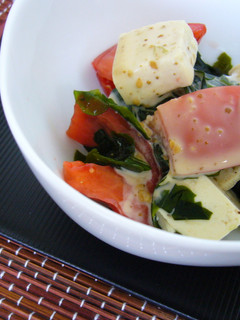 豆腐とワカメとトマトの簡単サラダ☆-レシピのメイン写真