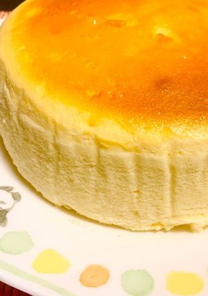 ヨーグルトでジュワッとチーズスフレケーキ-レシピのメイン写真