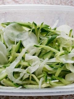 新玉ねぎときゅうりのわさびサラダ-レシピのメイン写真