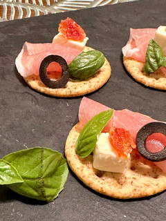 生ハムとクリームチーズのカナッペ-レシピのメイン写真